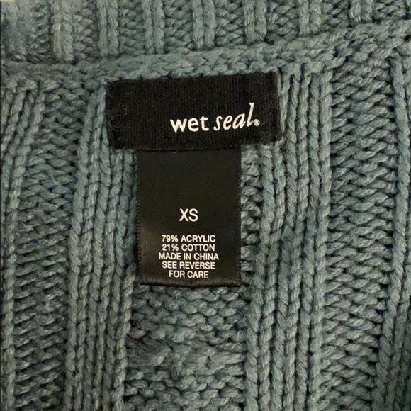 Wet Seal women’s cropped blue sweater - Picture 3 of 4